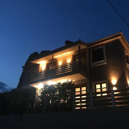 Under Meteora Kalambaka