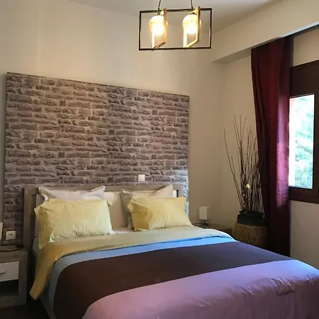 Under Meteora Καλαμπάκα
